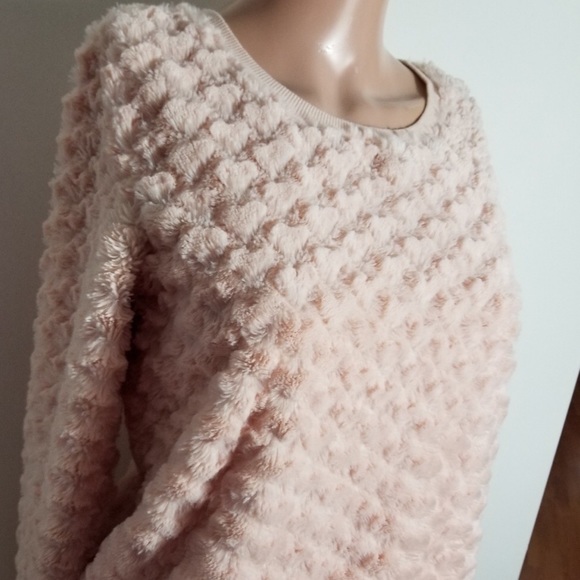 Xhilaration Peach Fuzzy Sweater - Picture 1 of 5